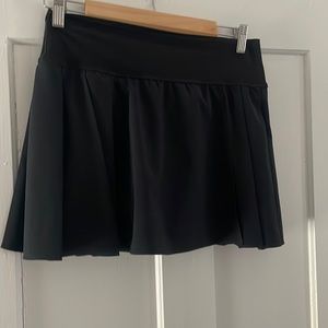 Woman’s size large pleated skort aerie offline. New with tags.